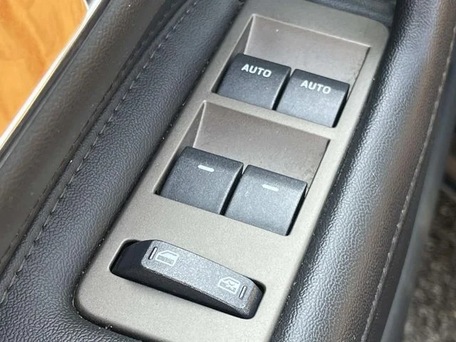 Used 2015 Brown Lincoln Base image 31
