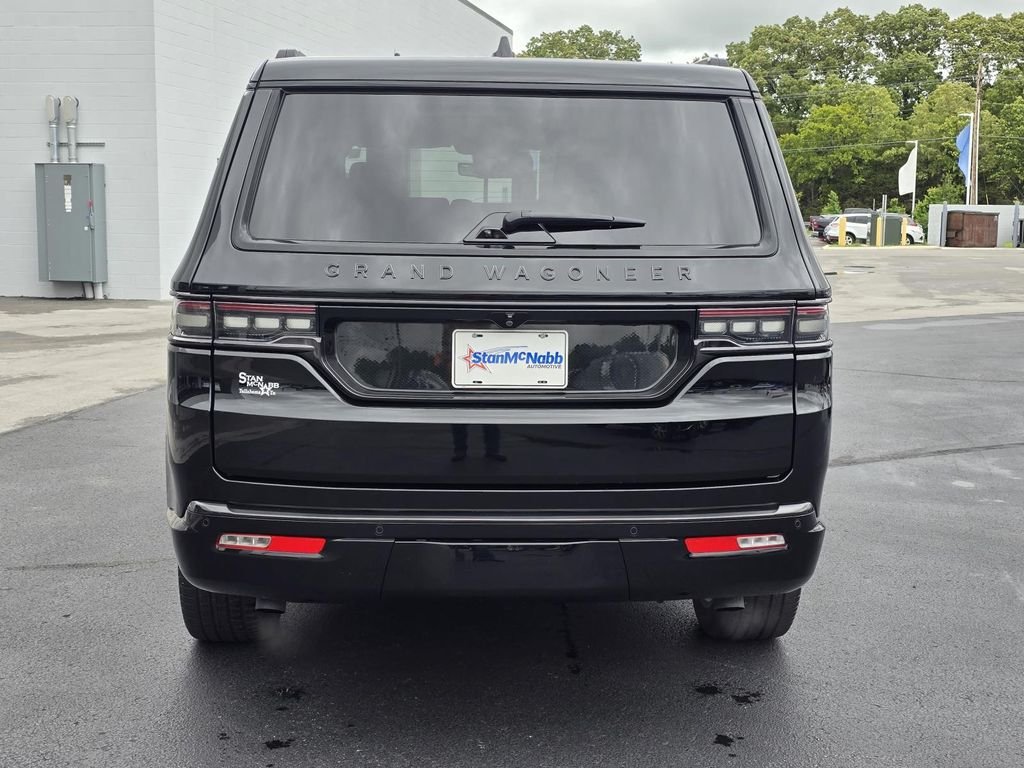 Used 2024 Diamond Black Crystal Pearlcoat Jeep Series III Obsidian image 6