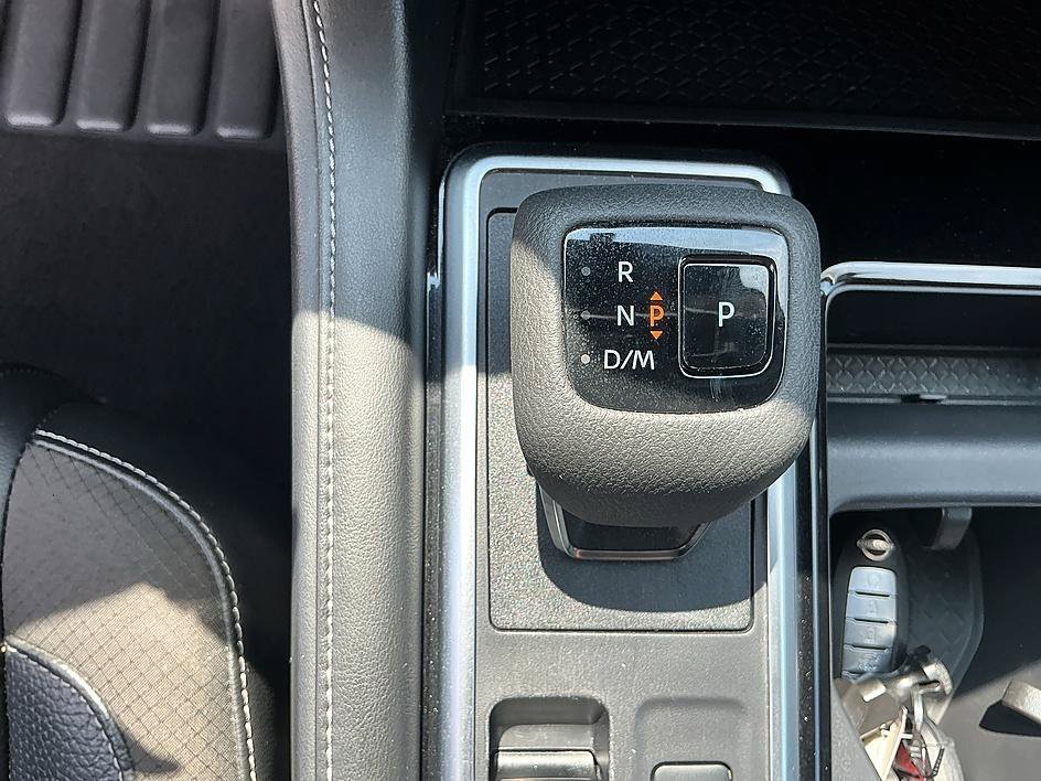Used 2022 Super Black Nissan SL image 21