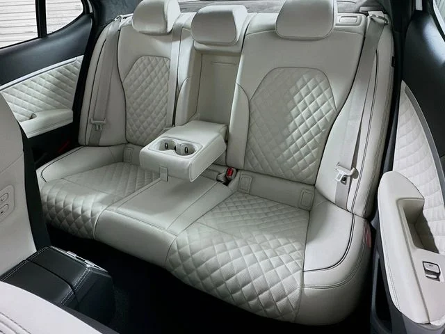 New 2025 White Genesis 3.3T Sport Advanced image 12