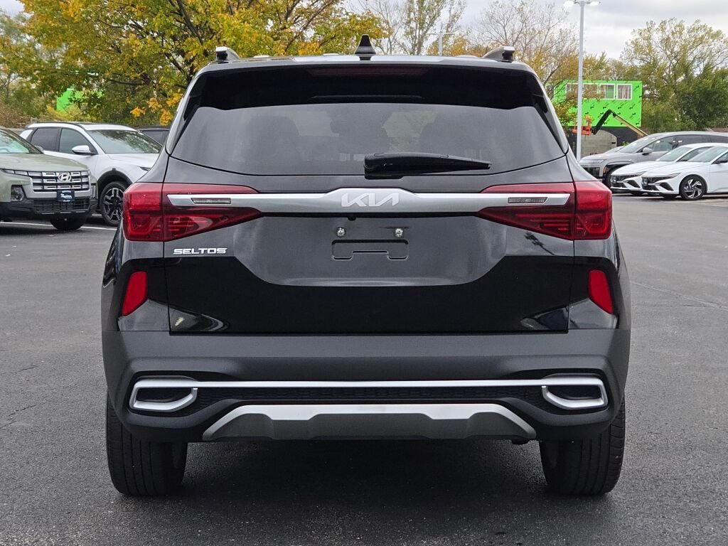 Used 2023 Black Kia S image 11