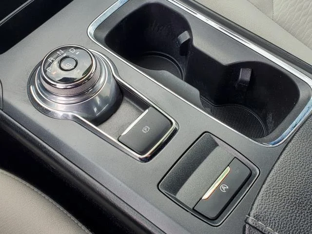 Used 2019 Blue Metallic Ford SE image 17