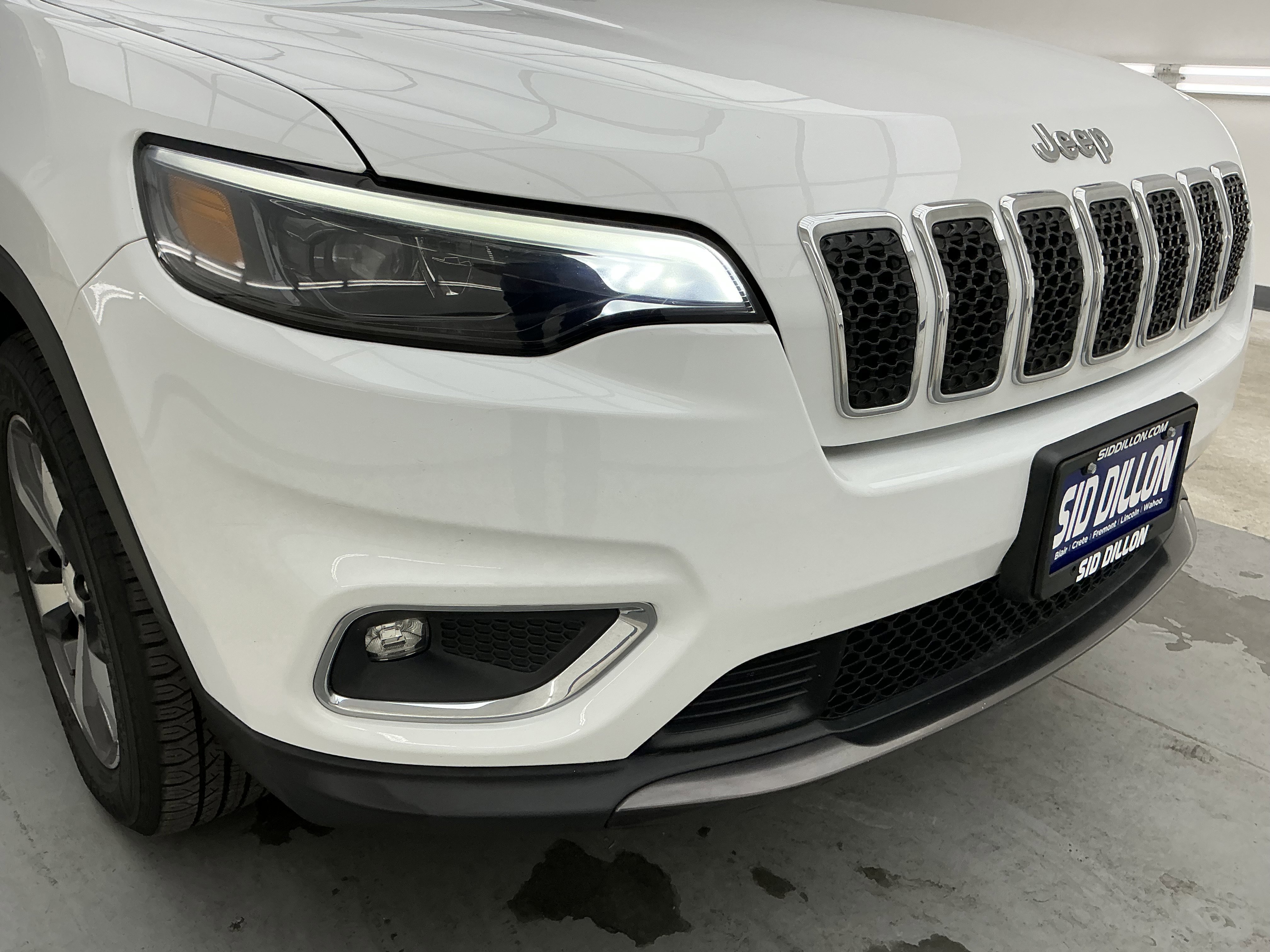 Used 2019 Bright White Clearcoat Jeep Limited image 26