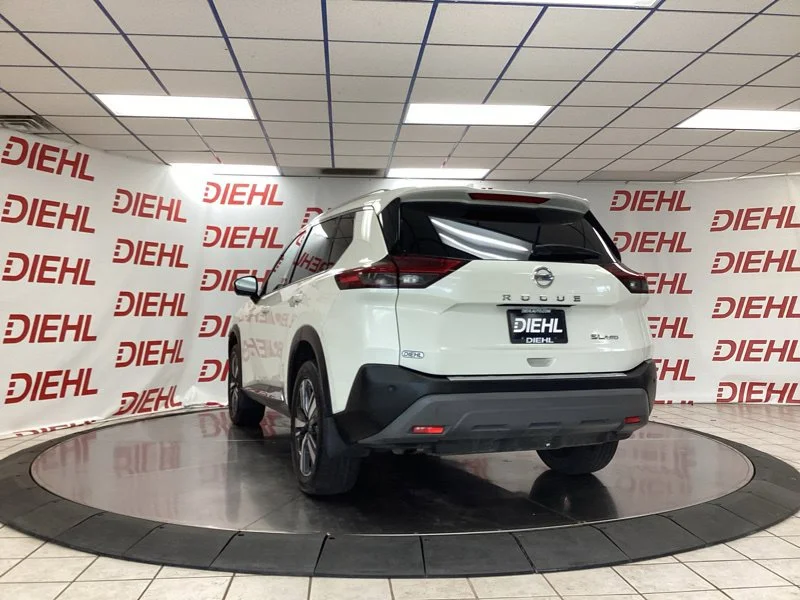 Used 2021 White Nissan SL image 5