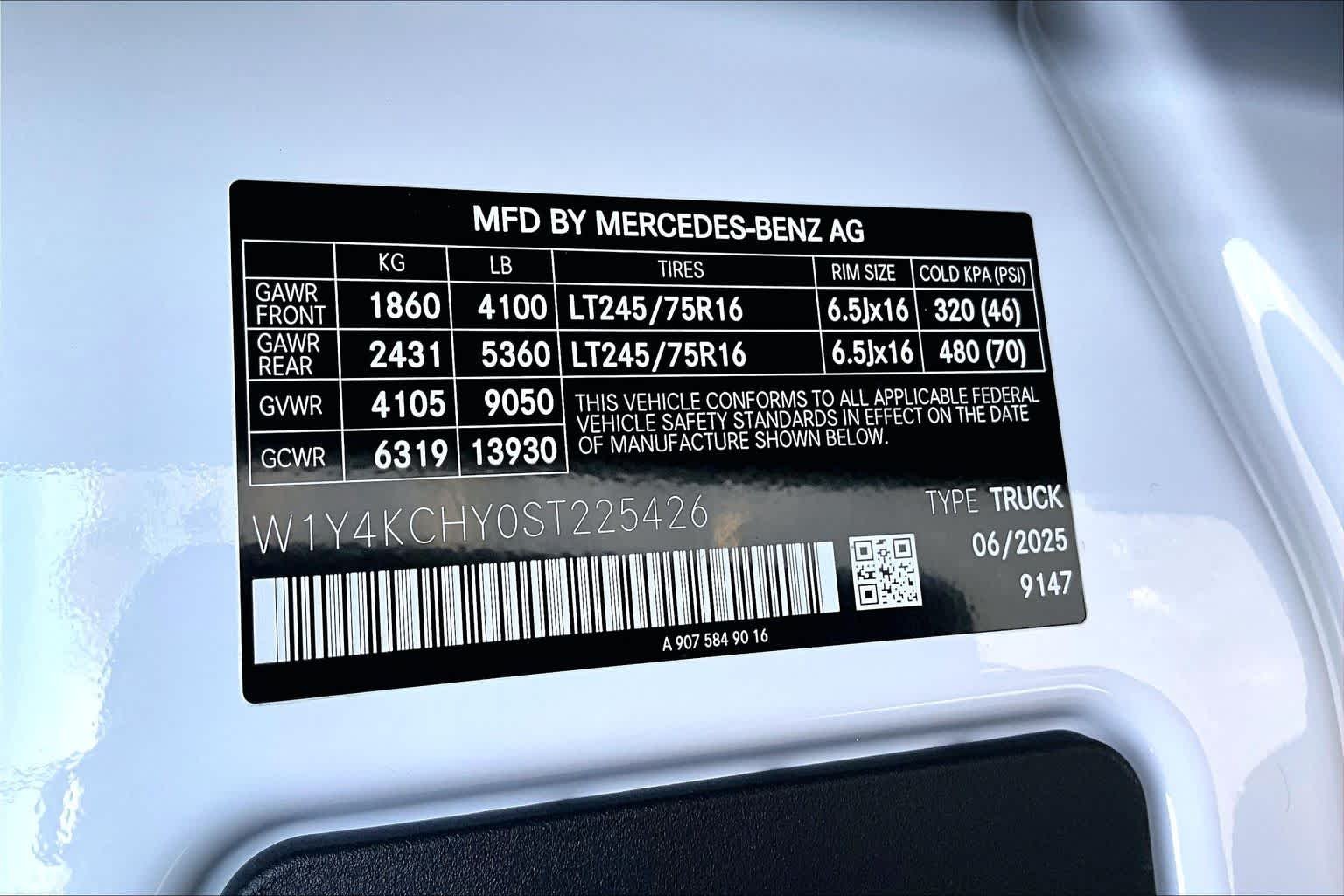 New 2025 Arctic+White Mercedes-Benz  image 18