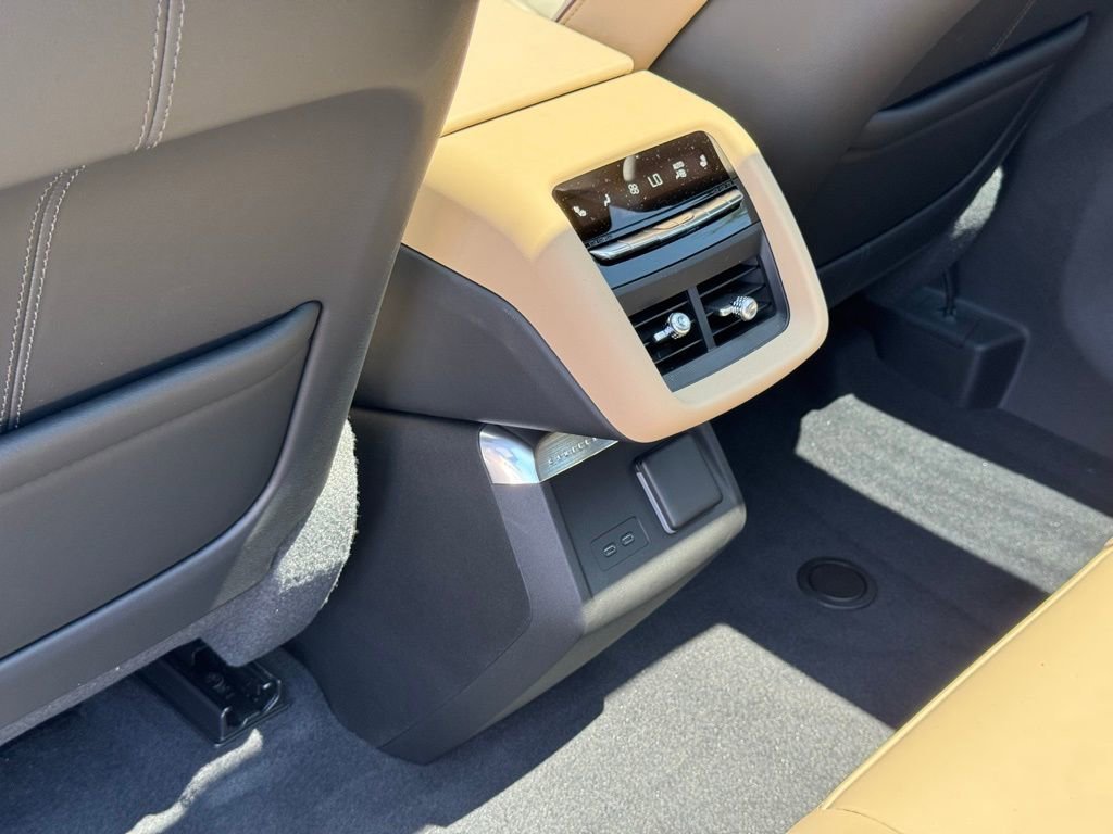 2025 Cadillac LYRIQ Luxury 3 - Photo 23