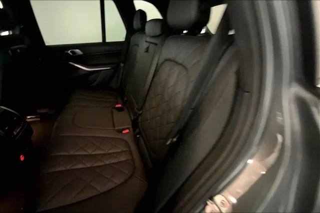 Used 2024 Skyscraper Grey Metallic BMW xDrive40i image 11