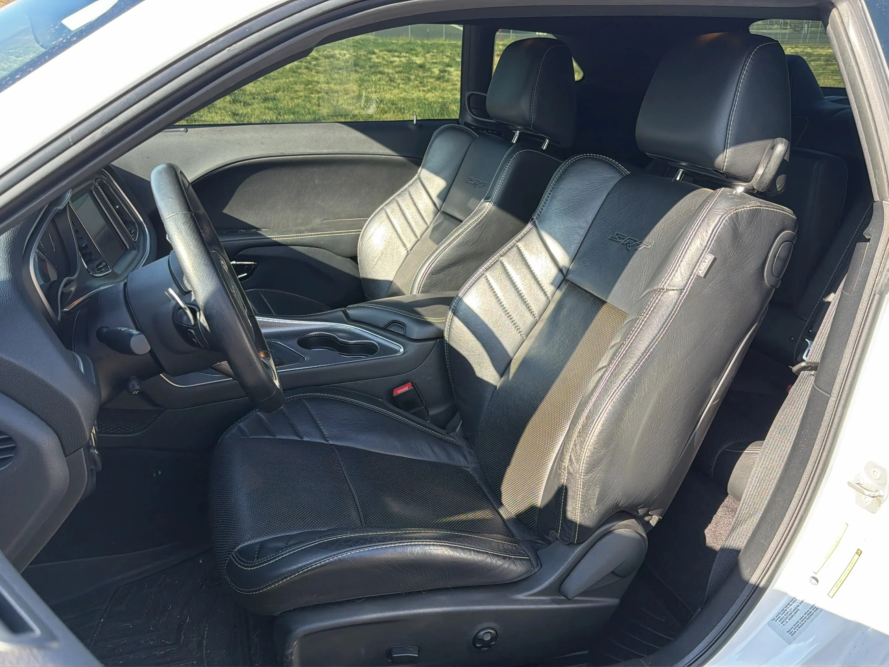 2016 Dodge Challenger SRT - Photo 11
