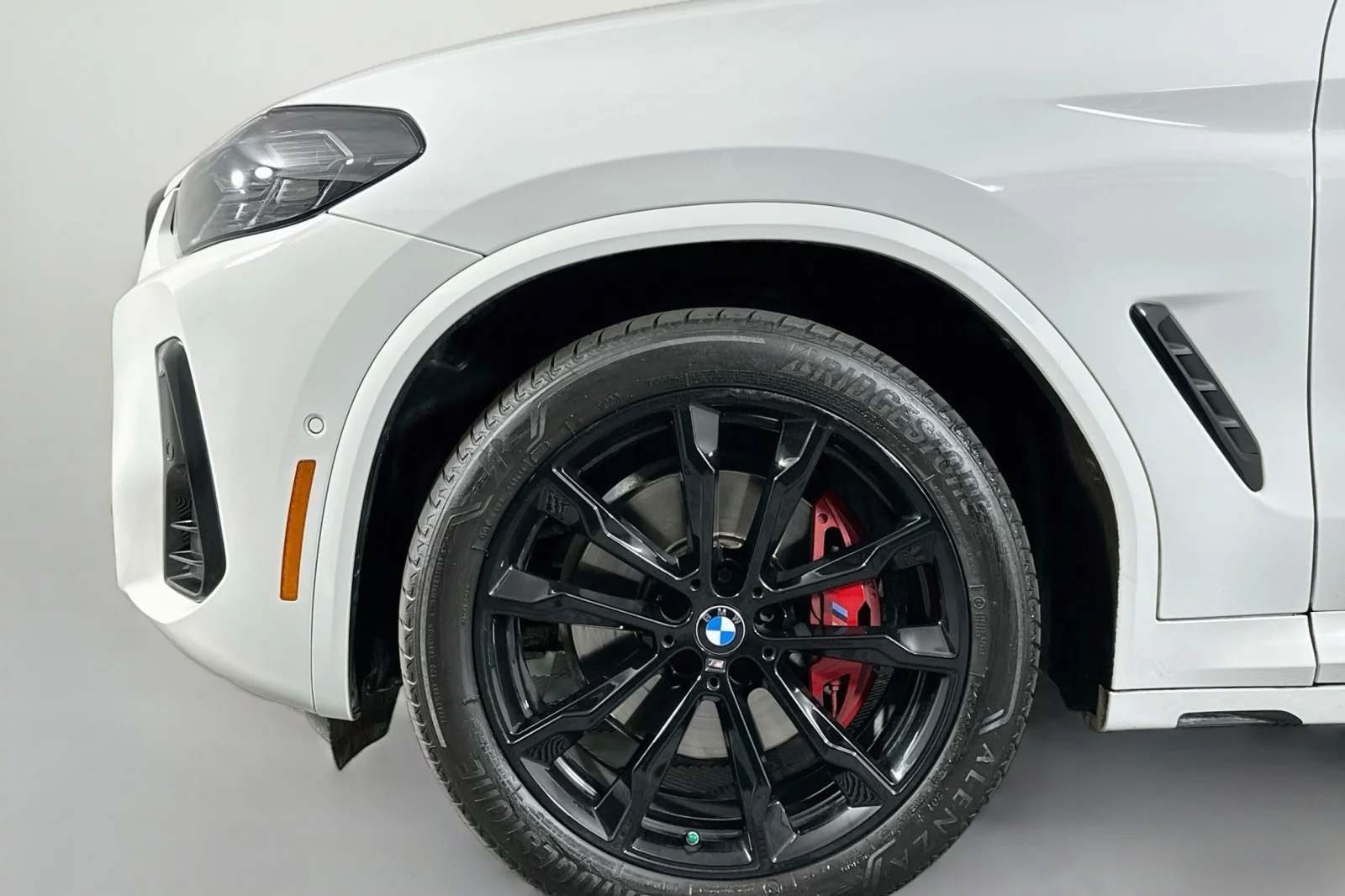 Used 2023 Alpine White BMW sDrive30i image 12
