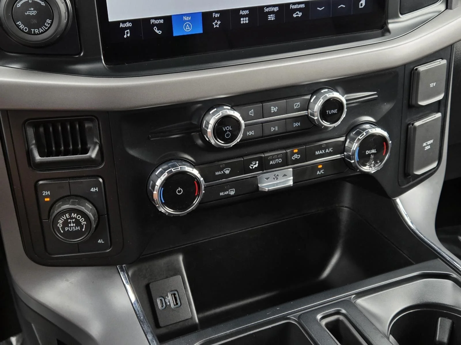 Used 2024 Oxford White Ford XLT image 28