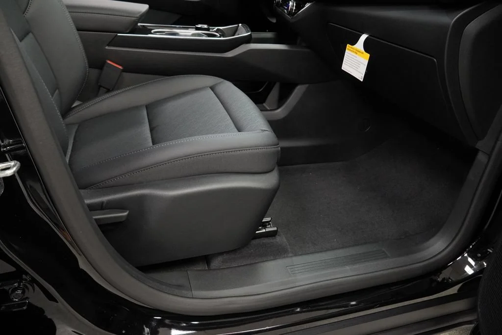 New 2027 Mosaic Black Metallic Chevrolet LT image 29