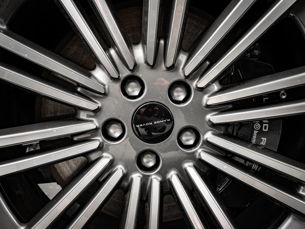 2026 Land Rover Range Rover SV - Photo 8