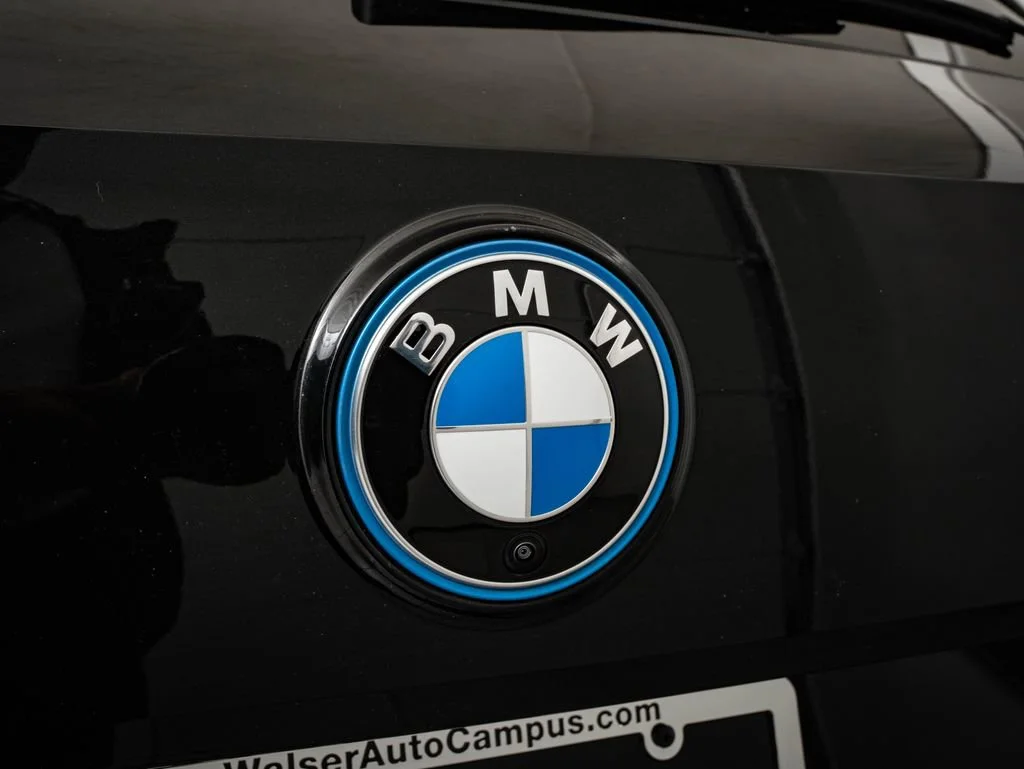 Used 2023 Black Sapphire Metallic BMW xDrive50 image 16