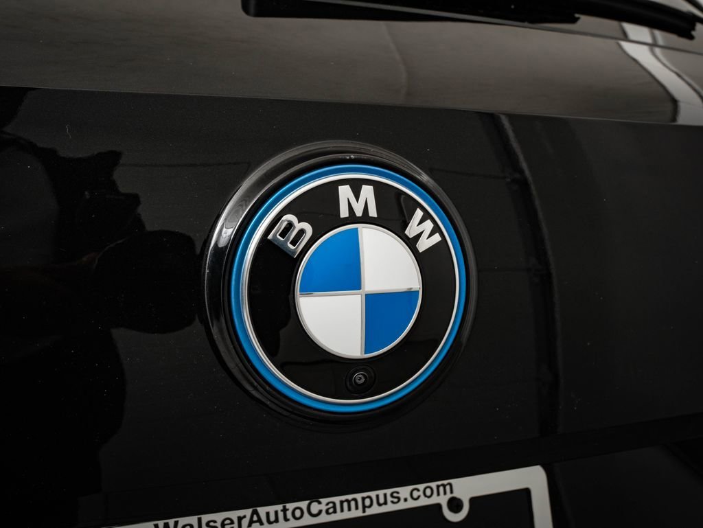Used 2023 Black Sapphire Metallic BMW xDrive50 image 16