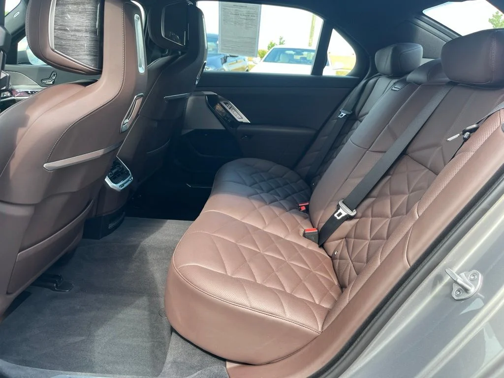 Used 2026 Oxide Grey Met BMW 740i xDrive image 25