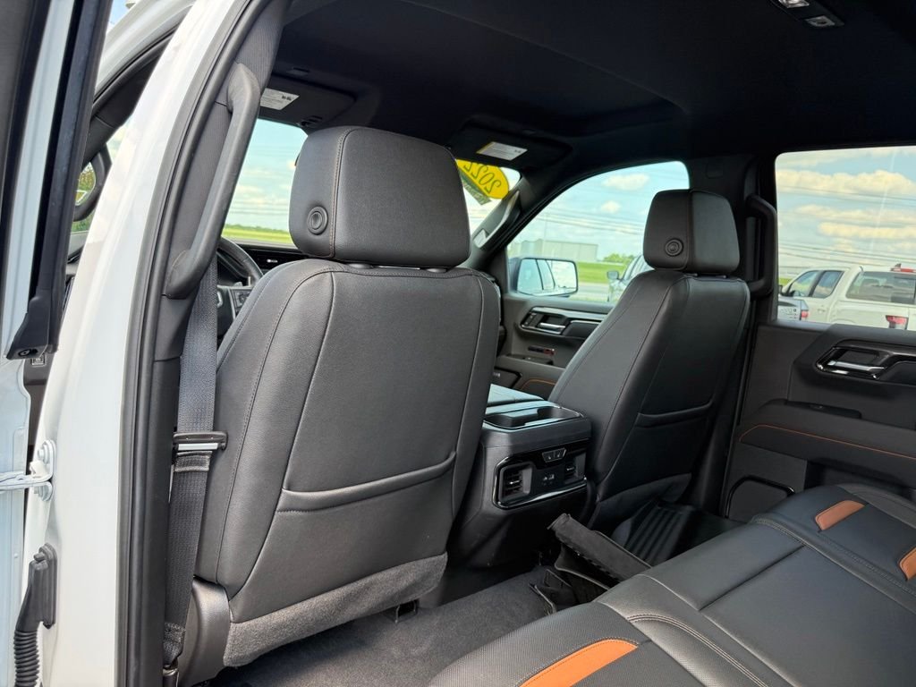 Used 2022 White GMC AT4 image 12