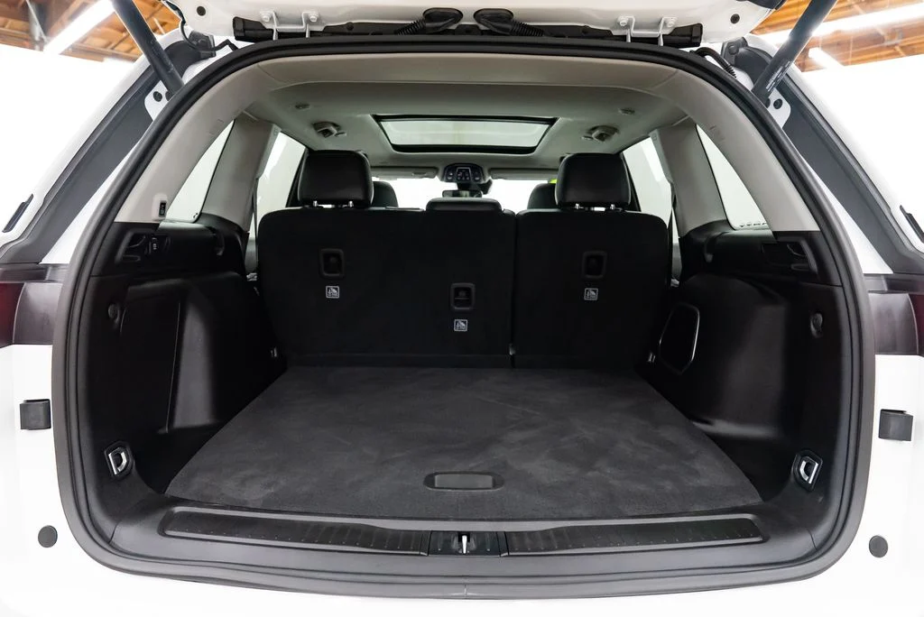 Used 2023 White Jeep 4xe image 8