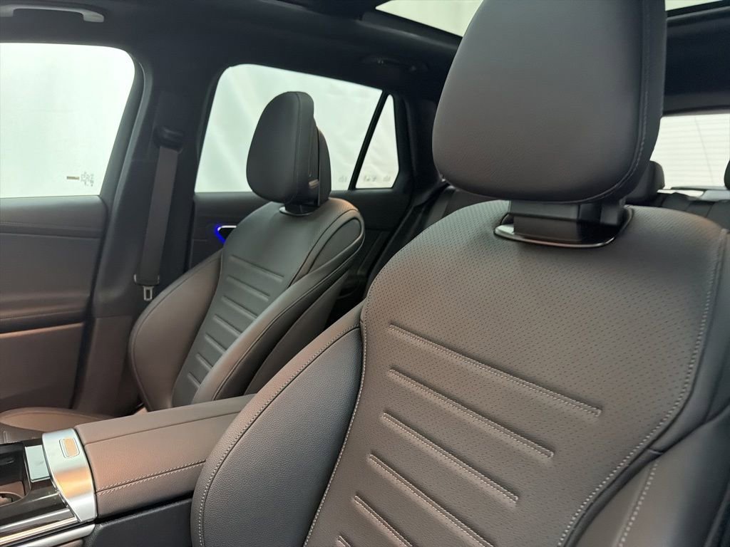 New 2026 Polar White Mercedes-Benz GLC 300 image 47