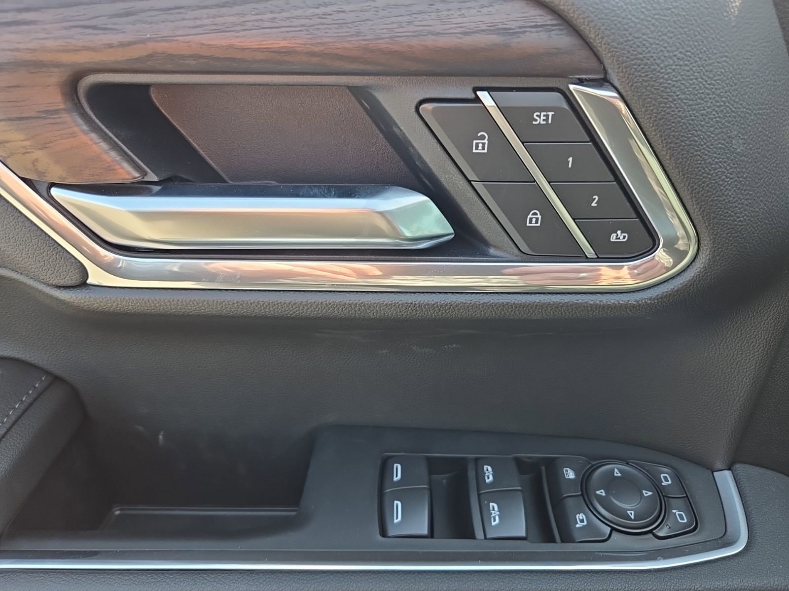 2026 GMC Sierra 1500 SLT - Photo 33
