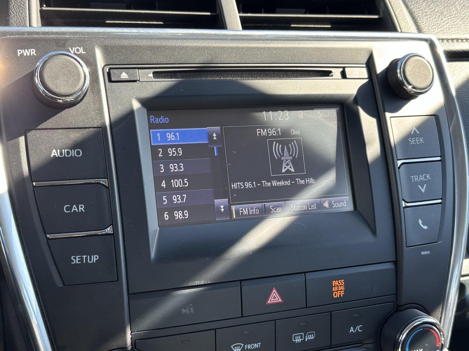 Used 2017 Blizzard Pearl Toyota SE image 20