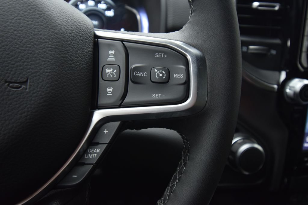 New 2026 Diamond Black Crystal Pearl-Coat Exterior Paint RAM Big Horn/Lone Star image 31