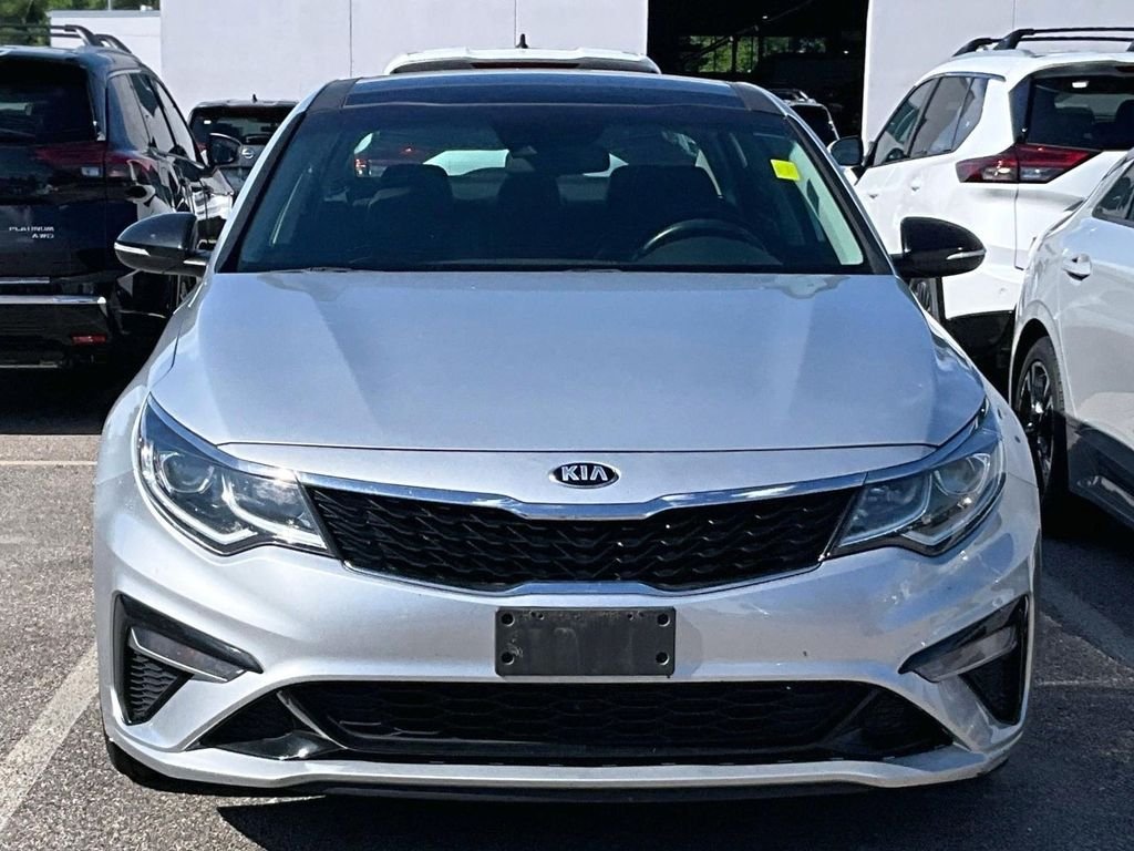 Used 2020 Silver Kia SE image 2
