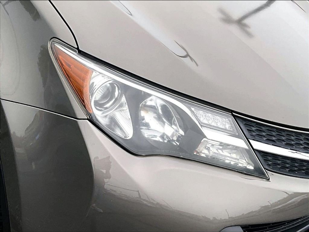 Used 2015 Brown Toyota XLE image 30