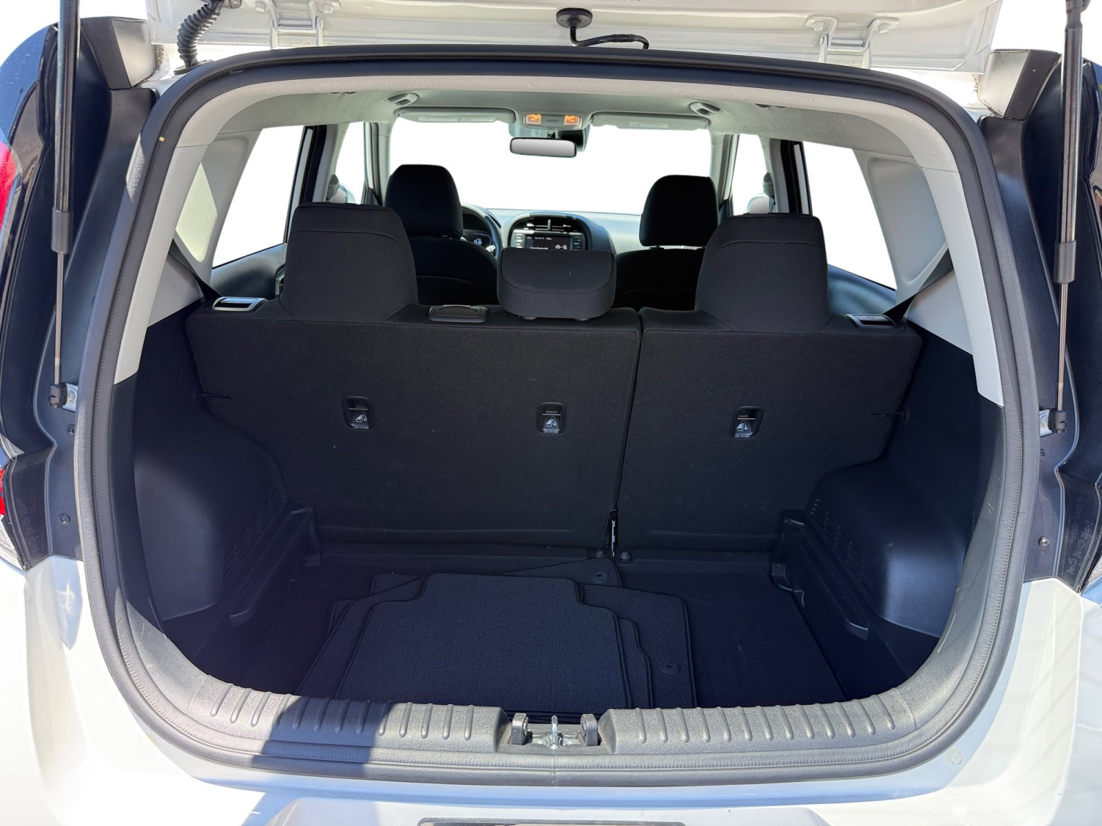 Used 2023 Snow White Pearl Kia LX image 17