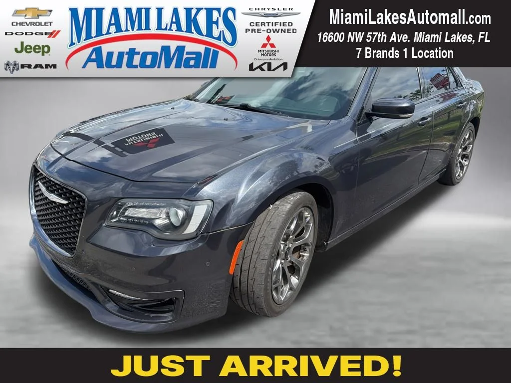 2018 Chrysler 300 S's photo