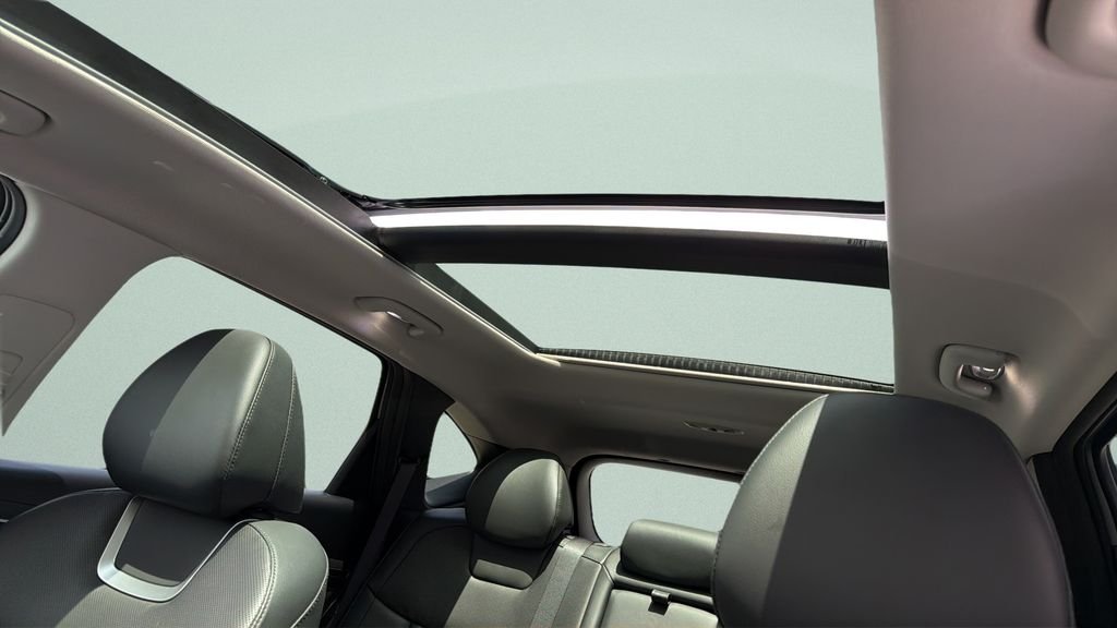 Used 2022 Silver Hyundai Limited image 18