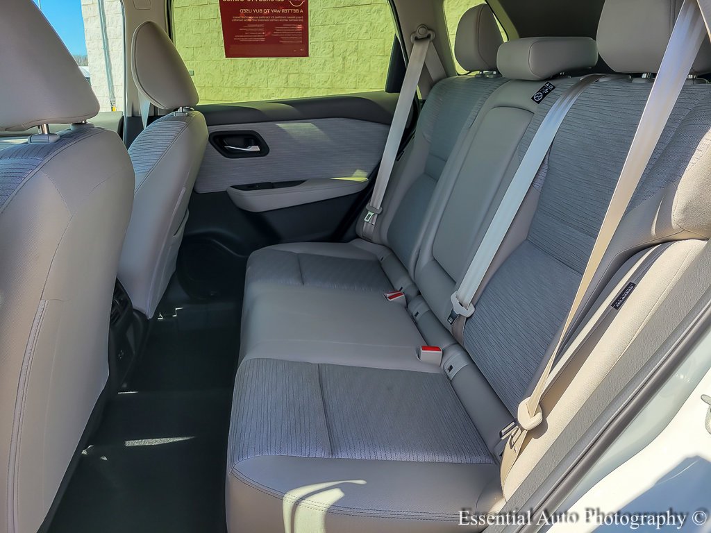 Used 2023 Pearl White Tricoat Nissan SV image 9