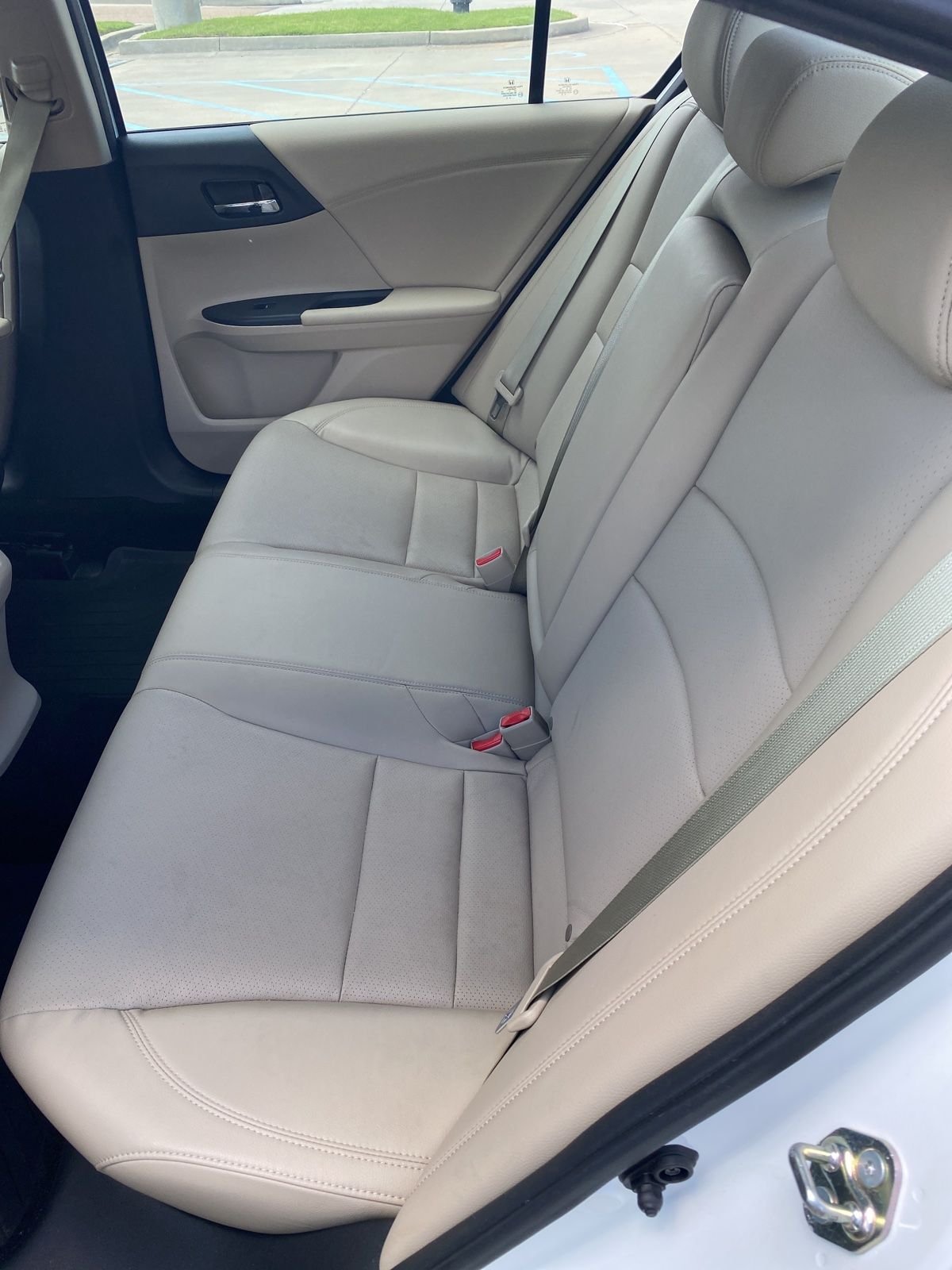 Used 2017 White Honda EX-L image 10
