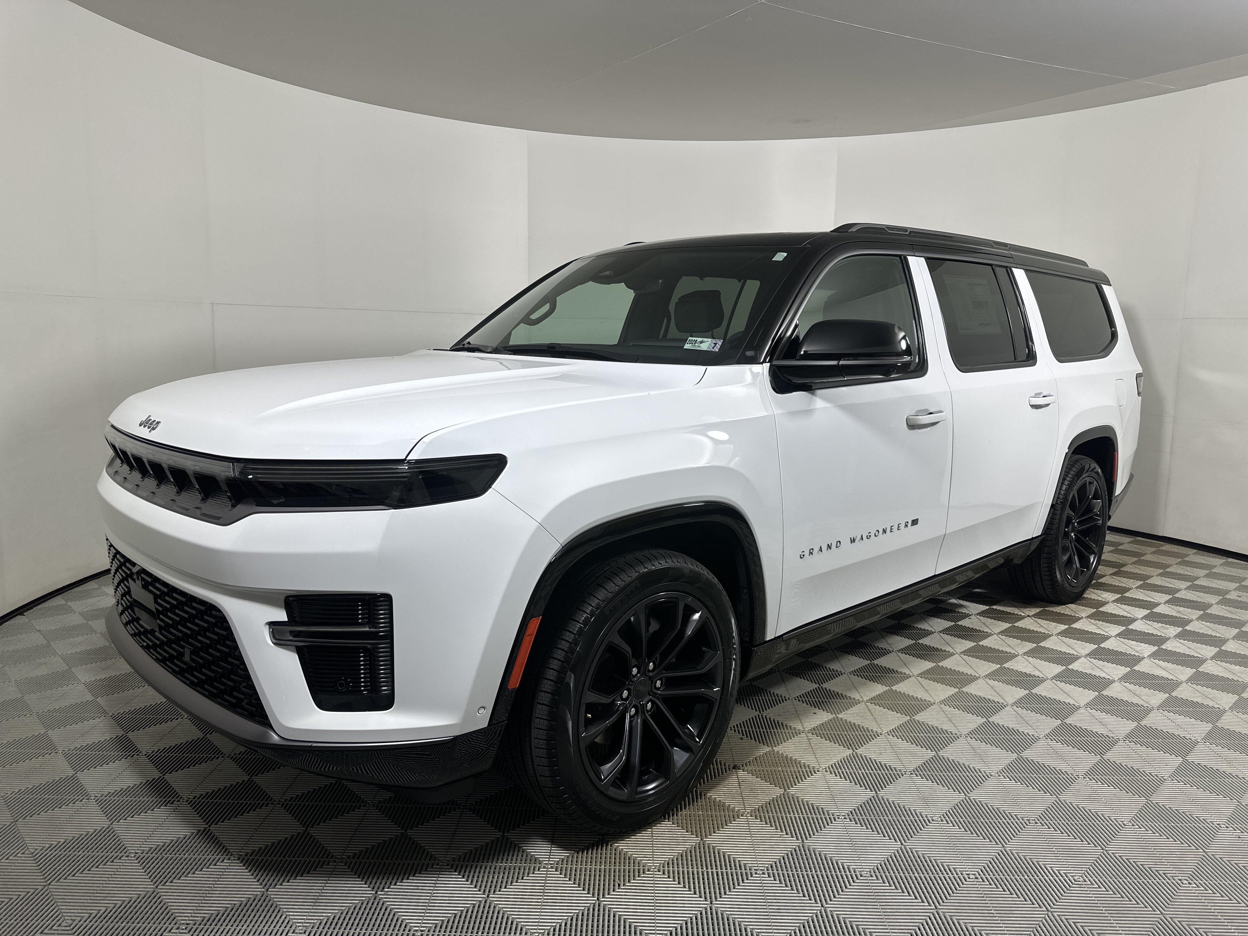 New 2026 Bright White Clear-Coat Exterior Paint Jeep Summit Obsidian image 3