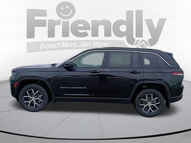 New 2026 Diamond Black Crystal Pearlcoat Jeep Limited image 2