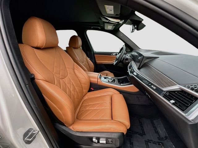 Used 2024 White BMW sDrive40i image 30
