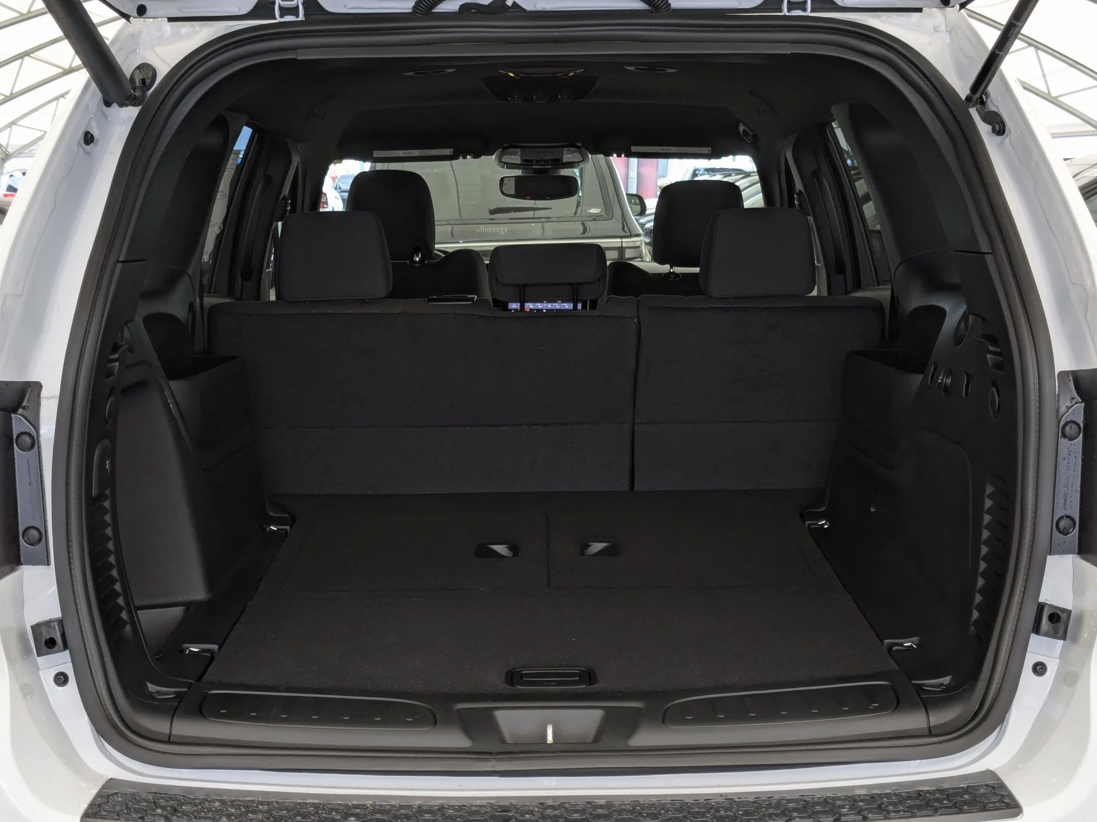 New 2026 White Dodge SXT - - 18 Alum Wheels - Michelin All-Season Tires - Remote Start - Heated Steering Wheel & More! image 28