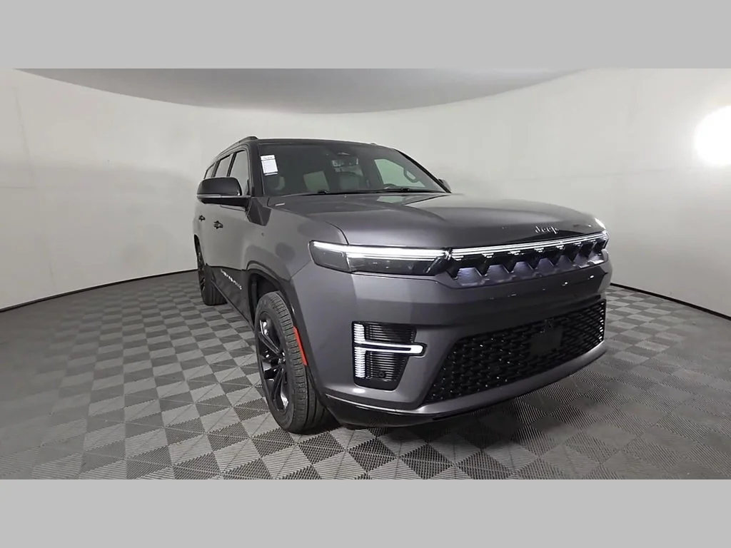 New 2026 Baltic-Gray Metallic Clear-Coat Exterior Paint Jeep Summit Obsidian image 46