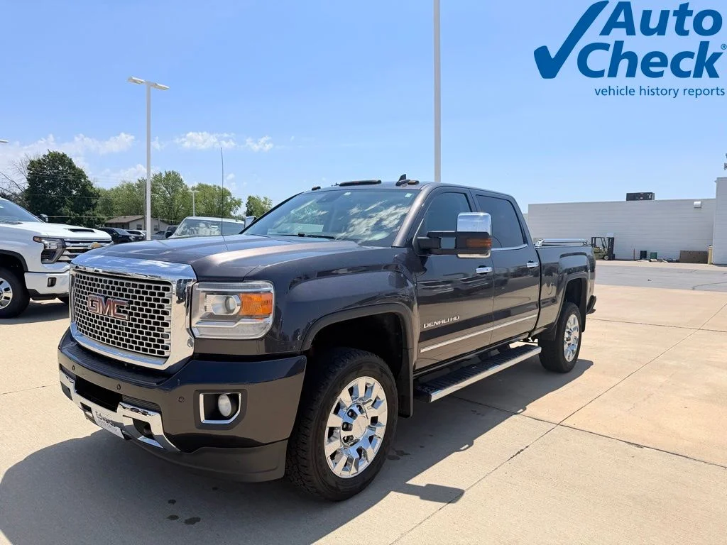 2016 GMC Sierra 4WD Crew Cab Standard Box Denali's photo