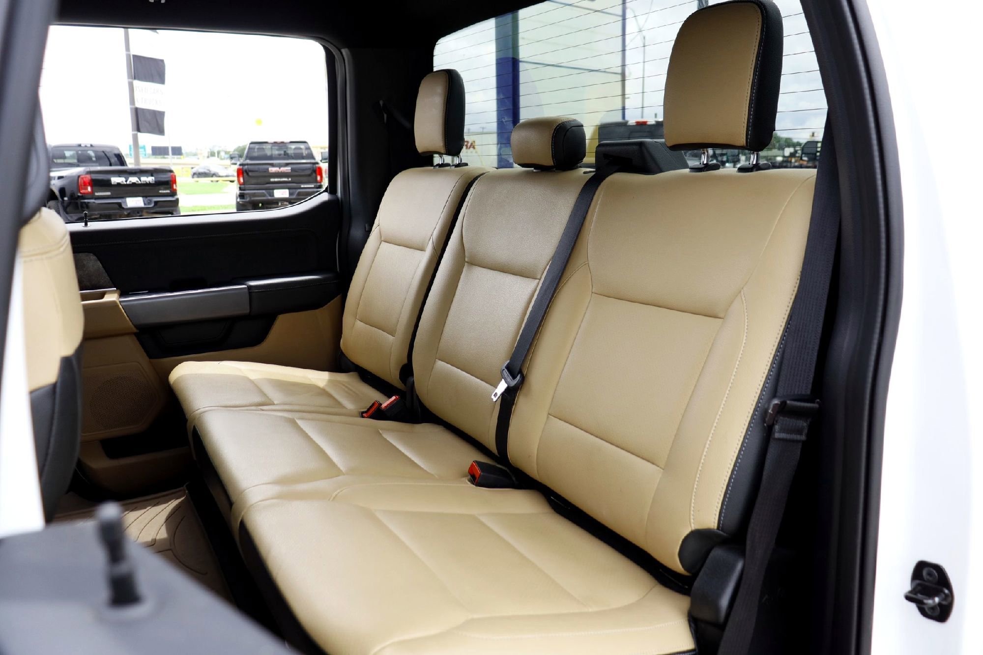 Certified Used 2023 Oxford White Ford XLT image 28