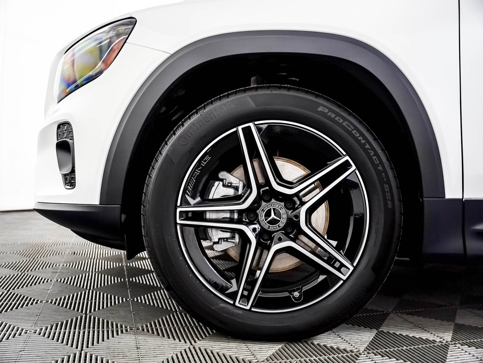 New 2026 Polar White Mercedes-Benz GLB 250 image 6