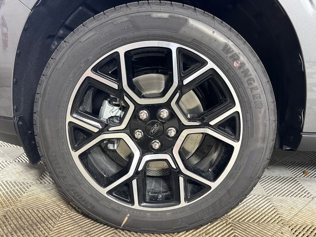 New 2026 Gray Ford Lariat image 15