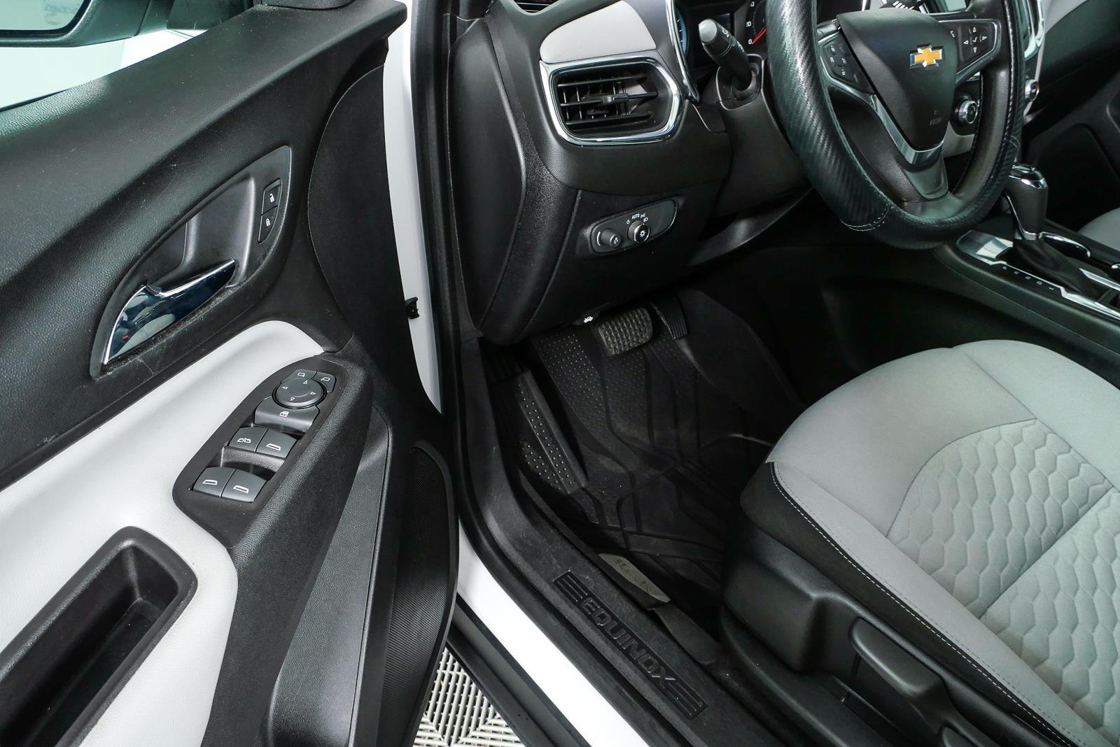 Used 2018 SUMMIT WHITE Chevrolet LS image 7