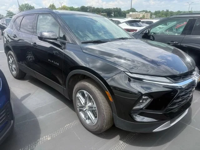 Used 2024 Black Chevrolet 2LT image 3