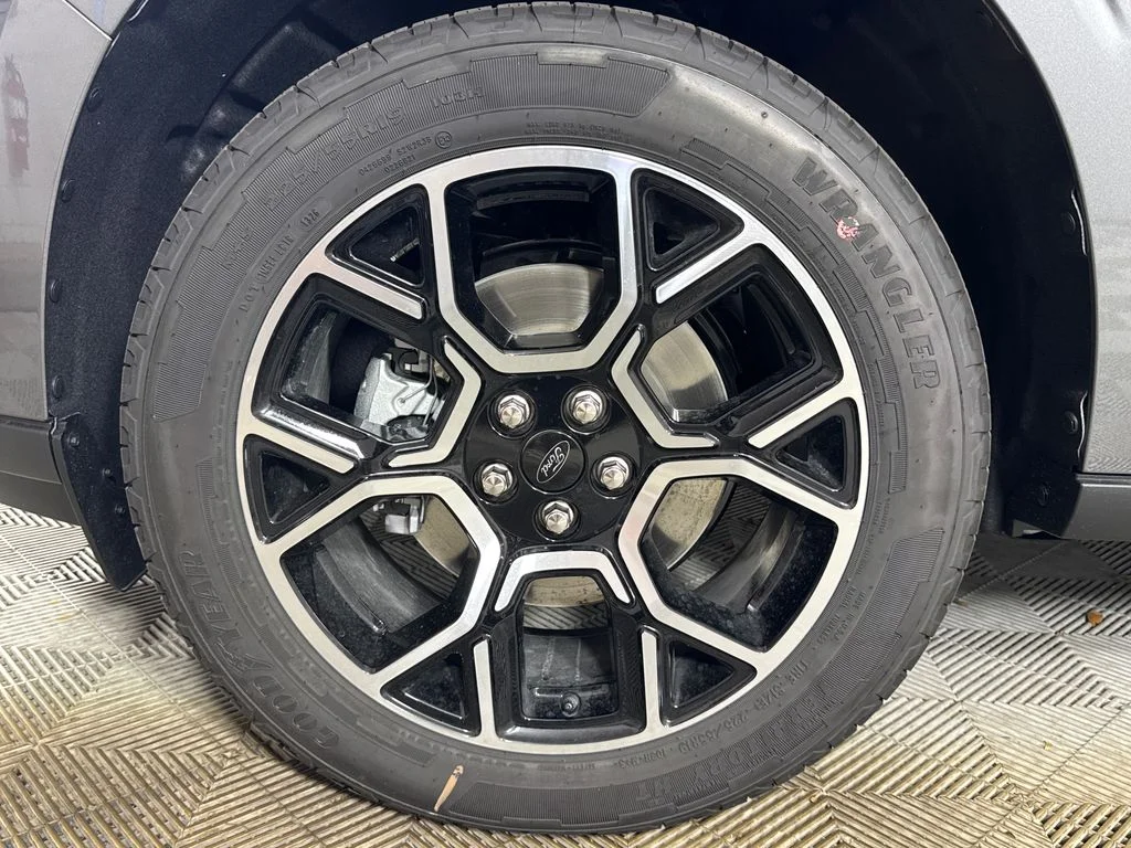 New 2026 Gray Ford Lariat image 15