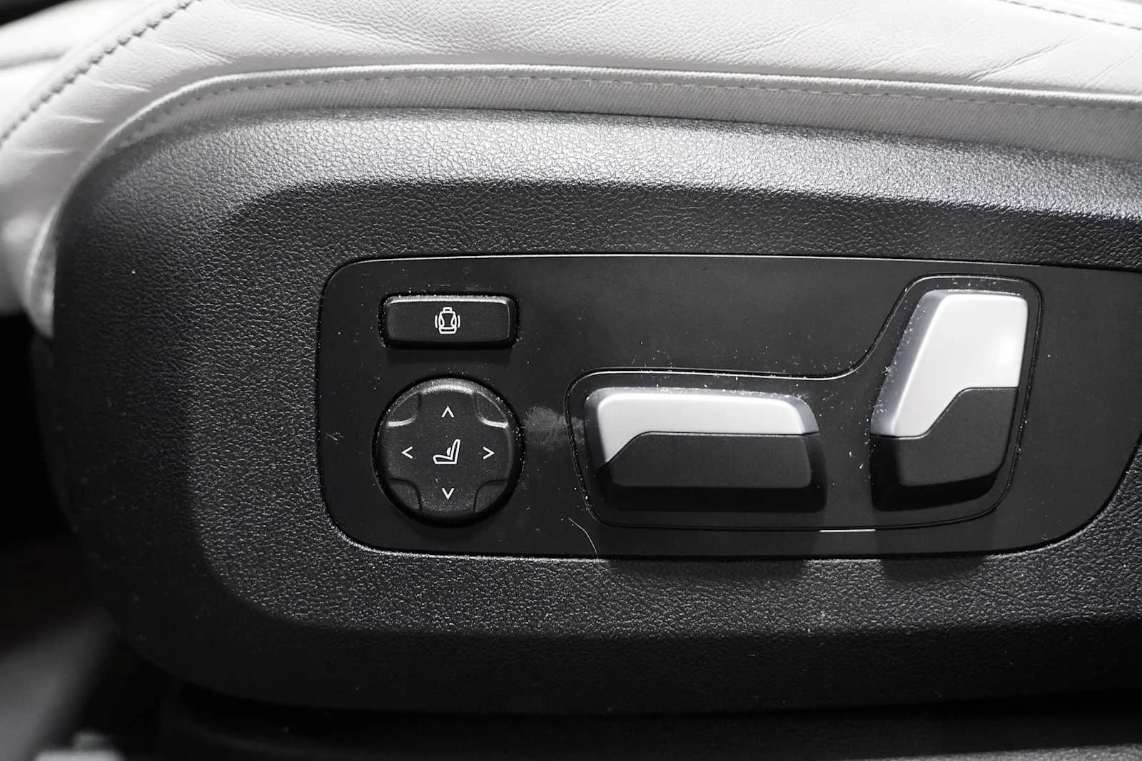 Certified Used 2023 Carbon Black Metallic BMW sDrive40i image 13