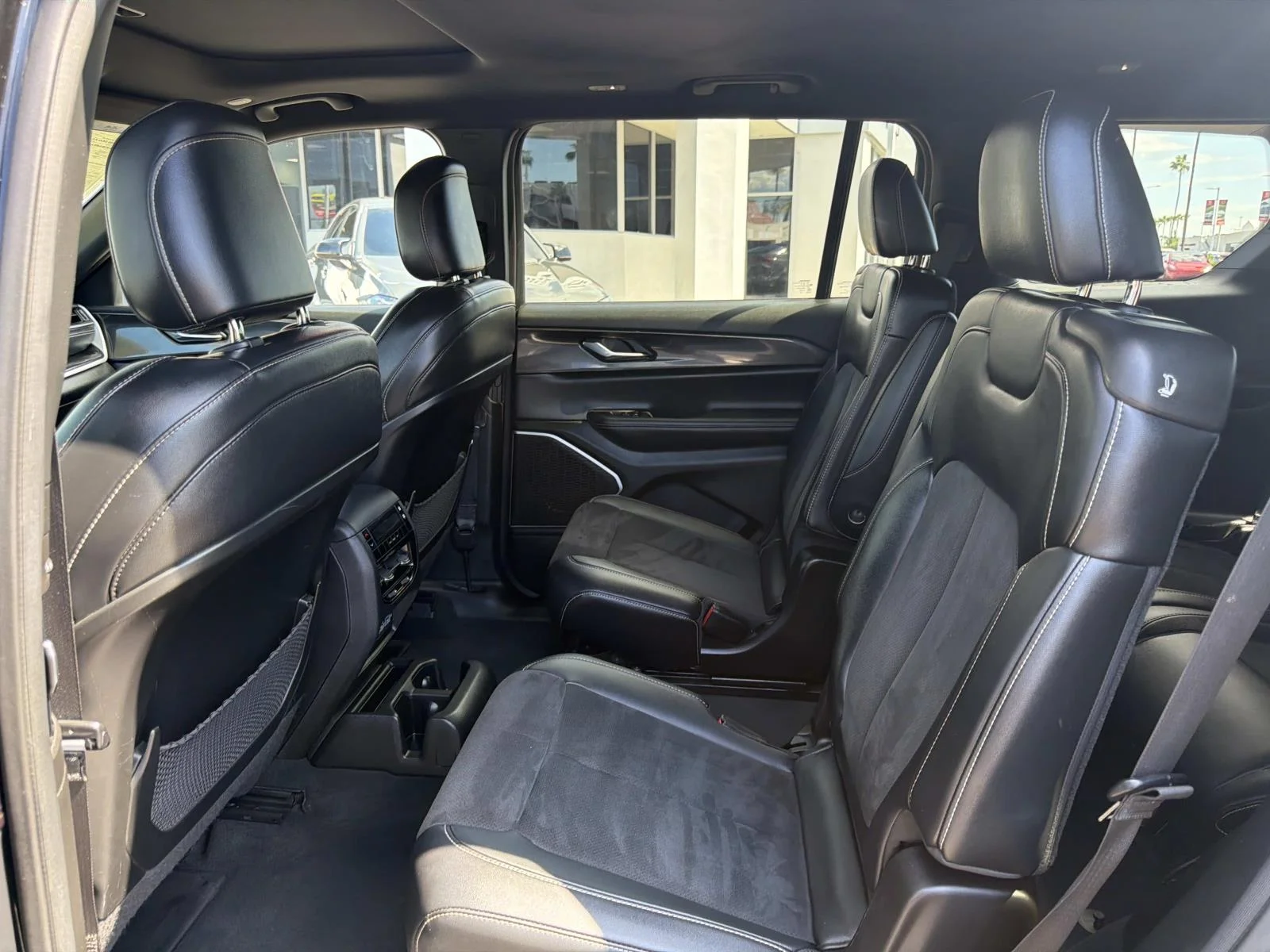 Used 2022 Diamond Black Crystal Pearlcoat Jeep Altitude image 26