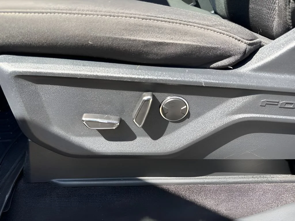 Used 2021  Ford XL image 10