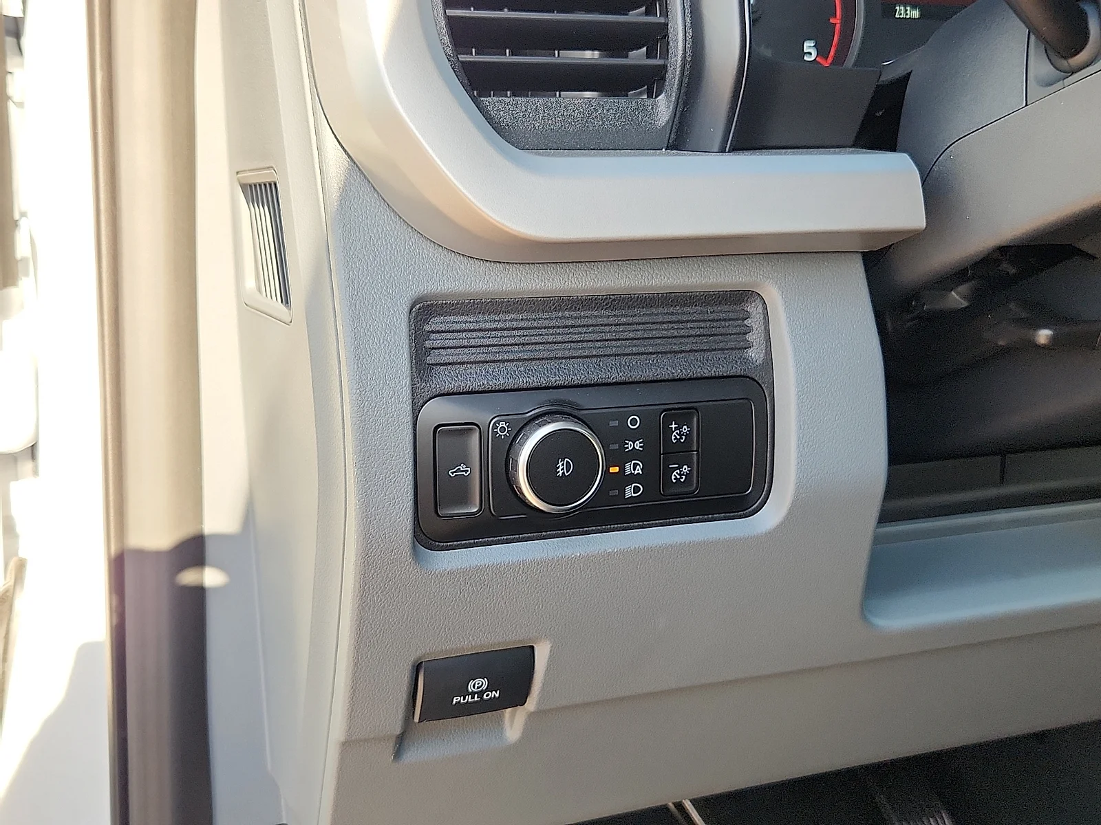 New 2027 Oxford White Ford XL image 16