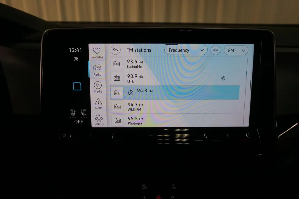 New 2026 White/off-white Volkswagen 2.0T SE w/Technology image 15
