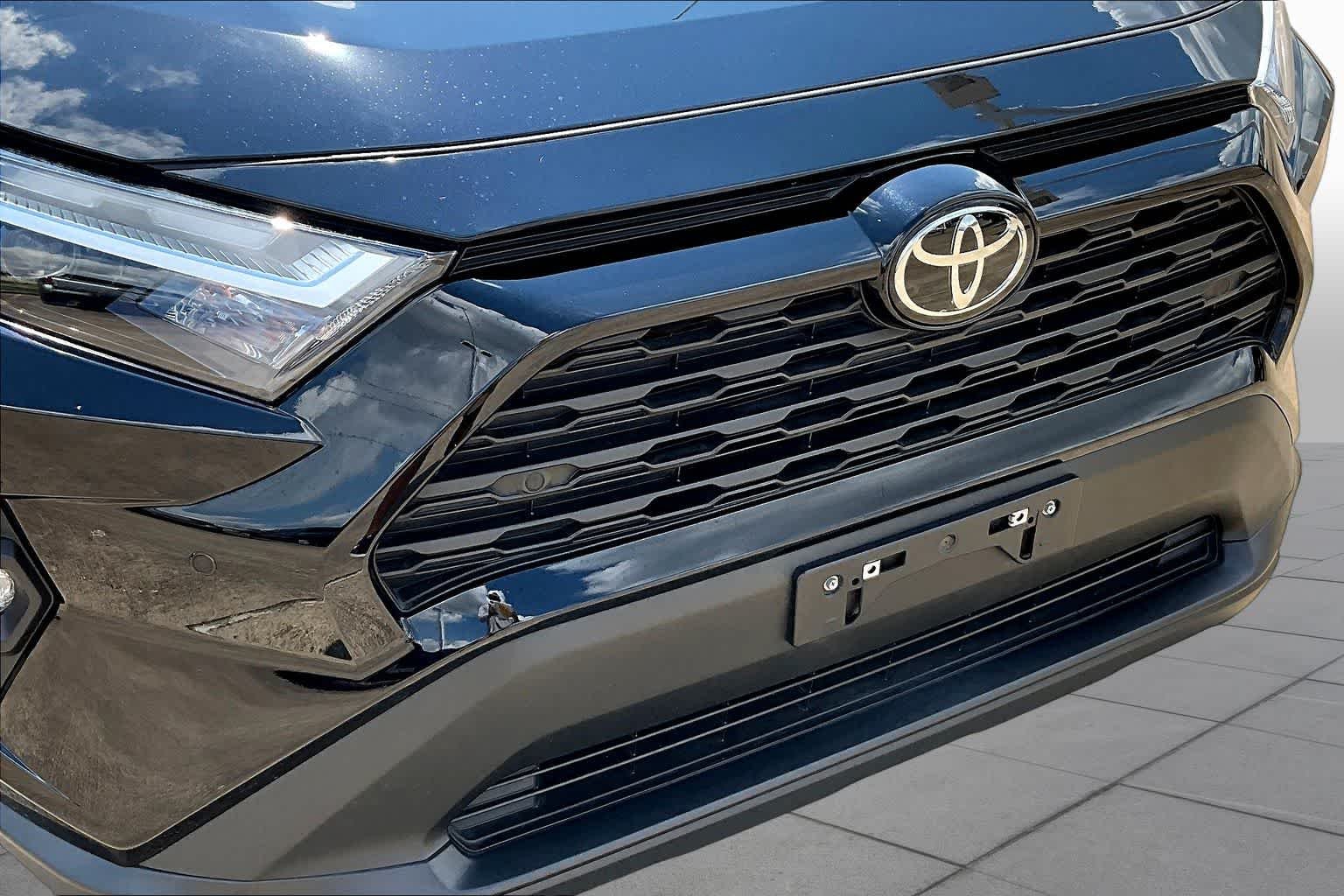 Used 2024 Midnight Black Metallic Toyota XLE Premium image 30